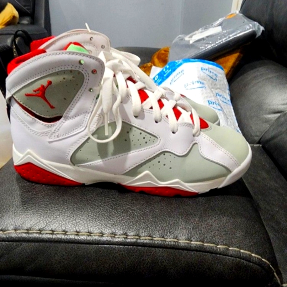 Nike air bugs bunny's size 7